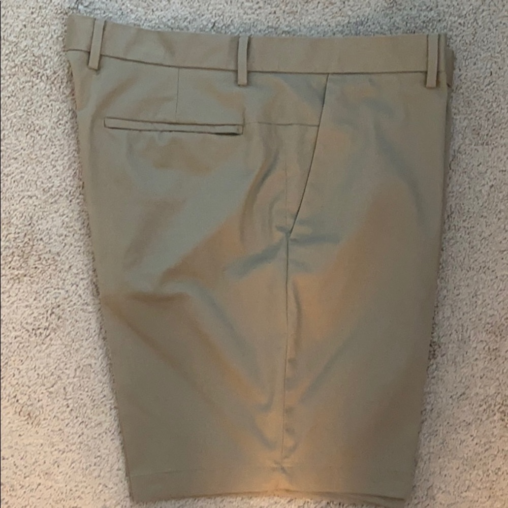 Banana Republic Aiden short. Tan. 36 waist. EUC
